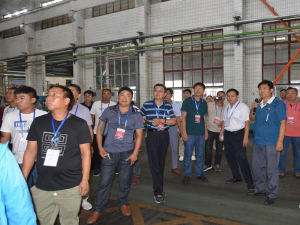 社会公众在开云在线登录官网科普基地生产车间参观学习